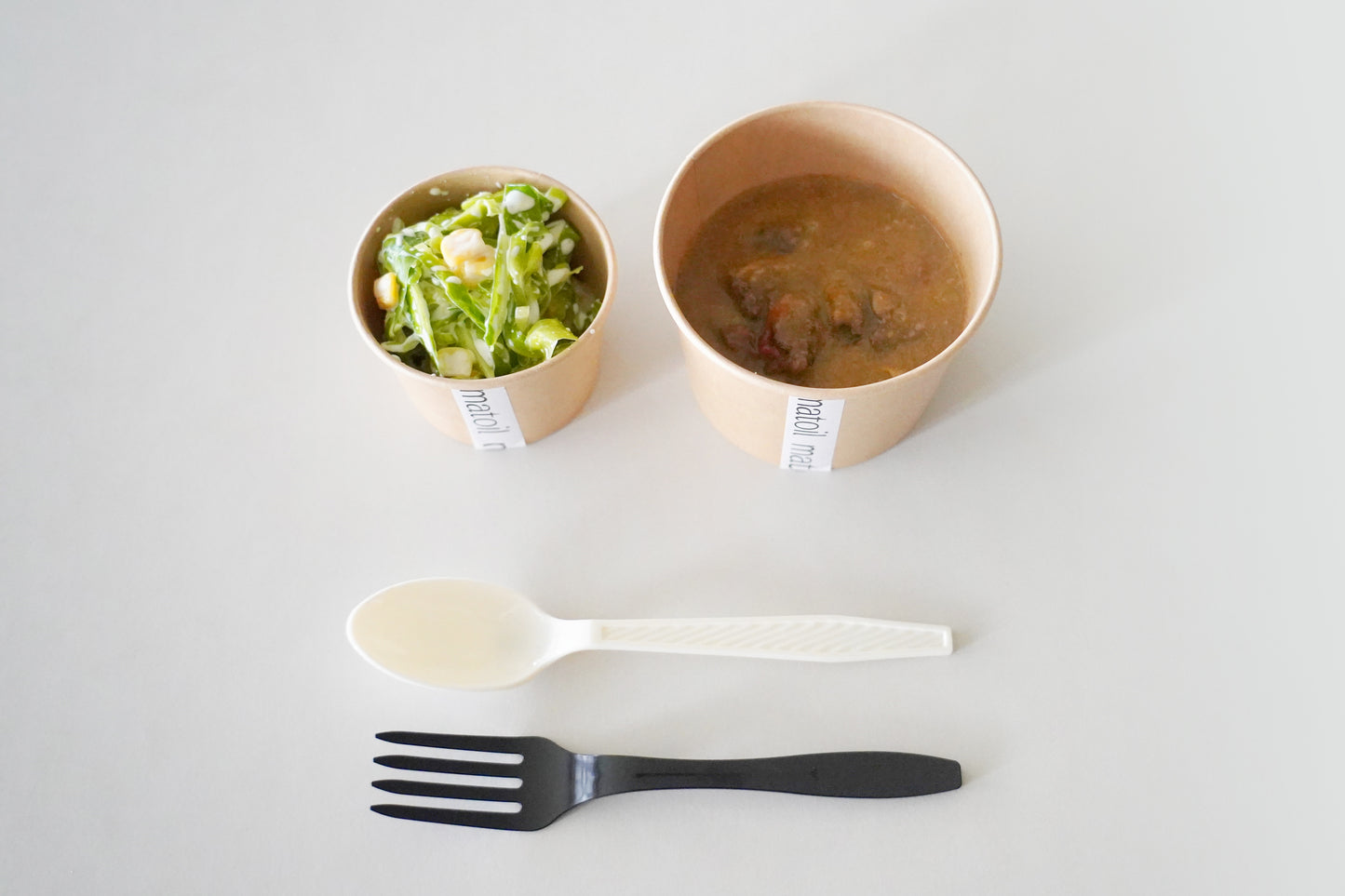 【卵乳小麦不使用】【修学旅行の昼食】牛すじカレーとコールスローサラダ